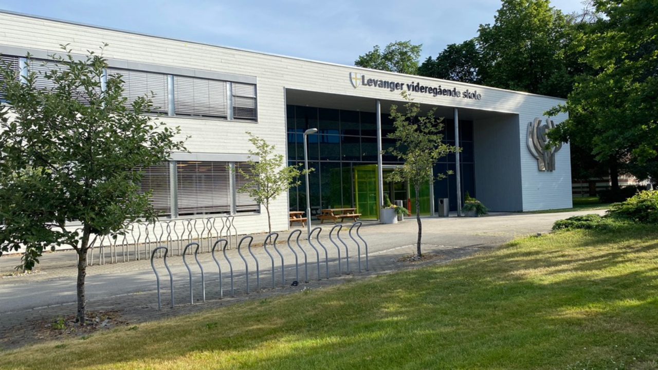 Illustrasjonsbilde skolens hovedinngang
