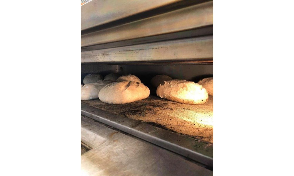 Baking av brød i hertovn. Foto: Ole Vig vgs