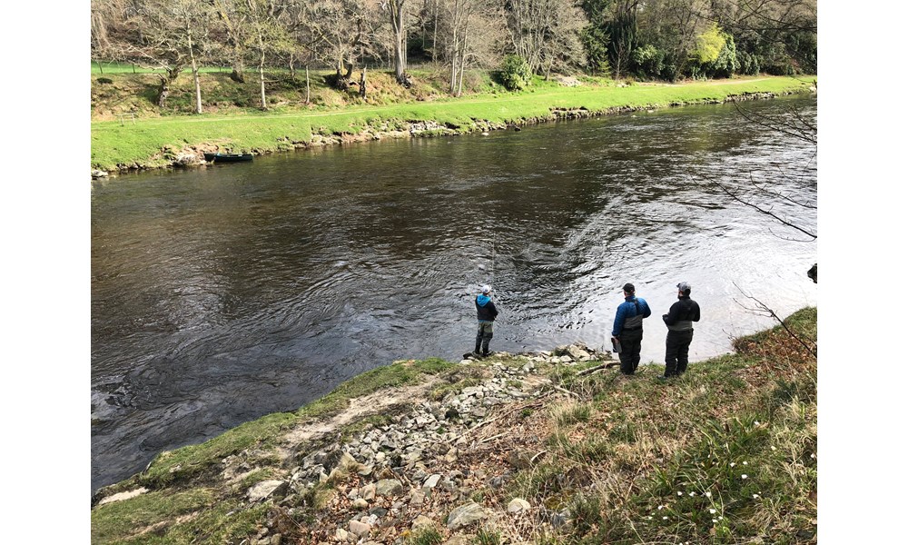 Instruksjon og sertifisering i River Dee. Foto: Sverre Løvli.