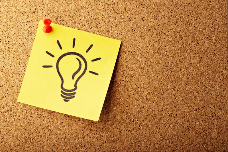 En håndtegnet lyspære på en post-it lapp. Kilde: unsplash.com