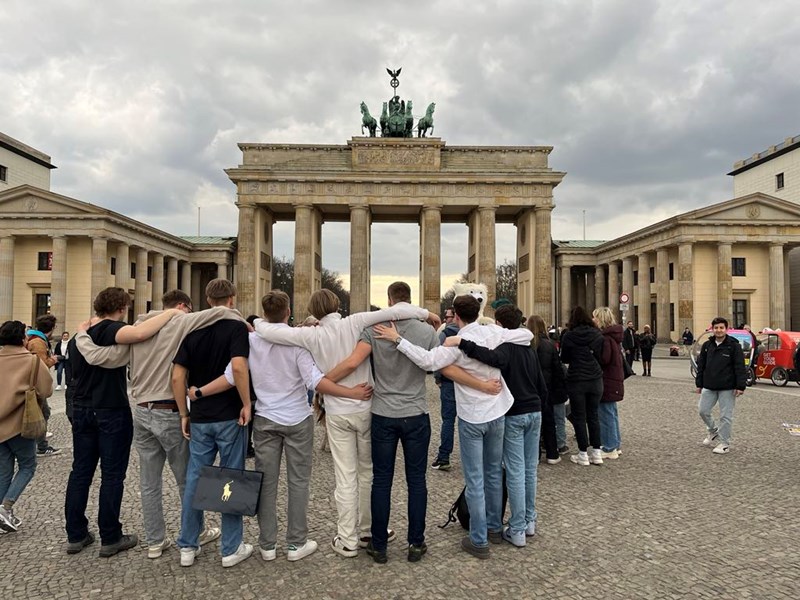 ST-elever på tur til Berlin mars 2024.jpg