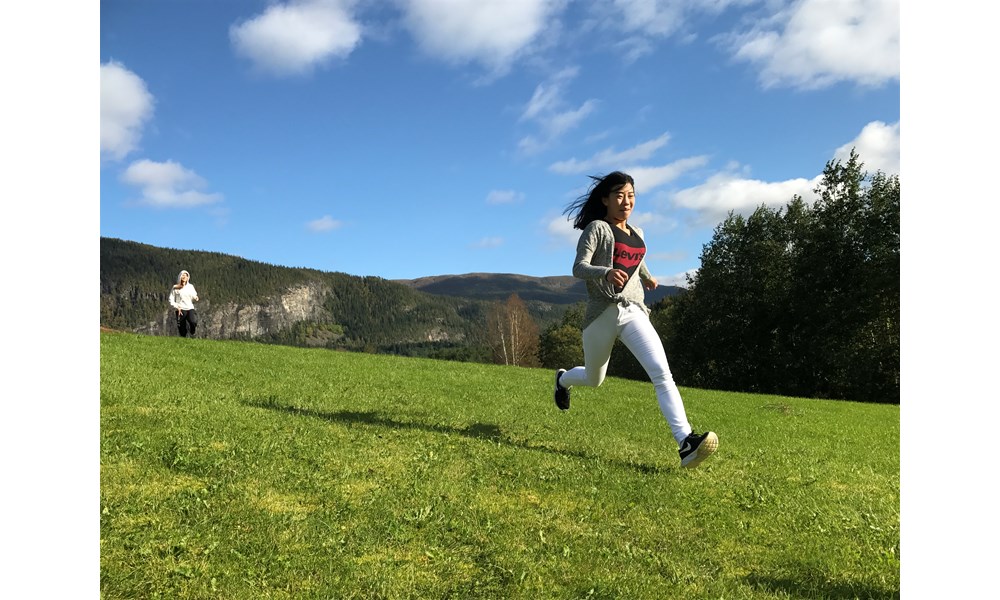 Uteaktiviteter i forbindelse med faget yrkesutøvelse. Foto: Tone Dahl.