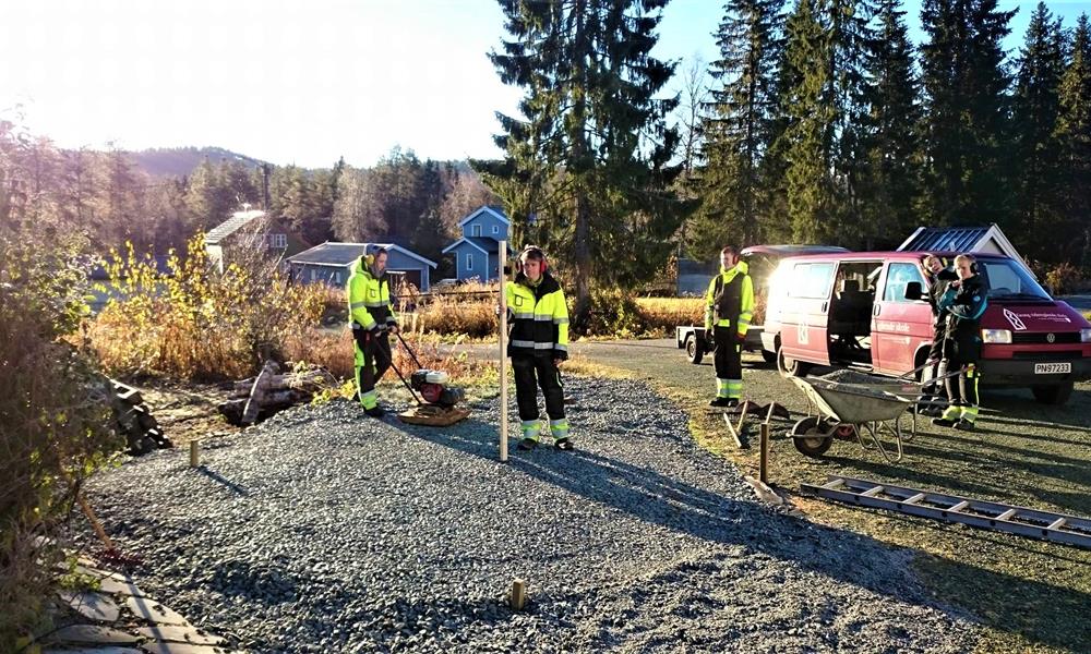 Redskapsbod Planering og komprimering av tomt til redskapsbod. Foto: Jonas Sagmo Lund.