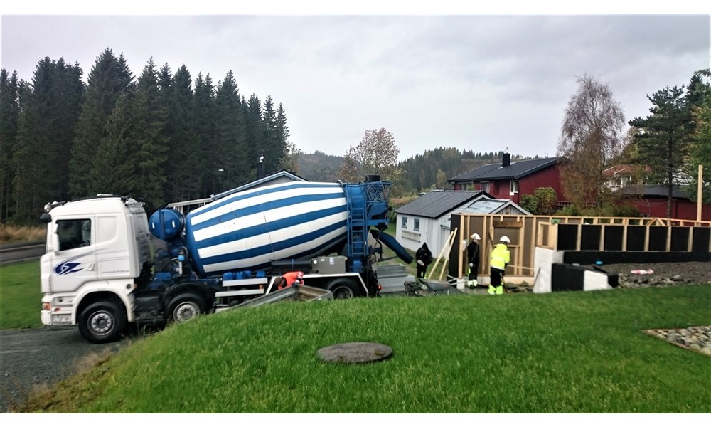 Støping av ringmur på garasje. Foto: Jonas Sagmo Lund.