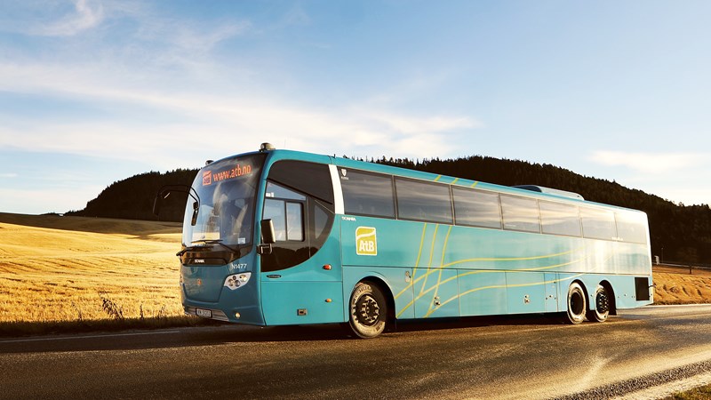 Regionbuss, landskapsbilde . 