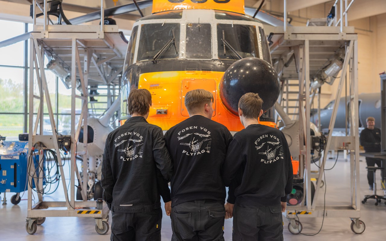 Bildet viser elever ved flyfagavdelingen p&aring; Fosen videreg&aring;ende skole. Fotograf:  Henriette Harkestad Alvheim / Forsvaret 