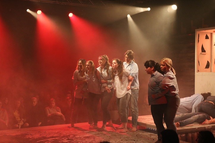 Elever på scenen