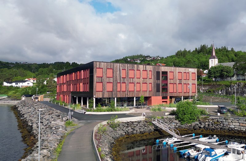 Dronebilde av skolen fra juni 2025