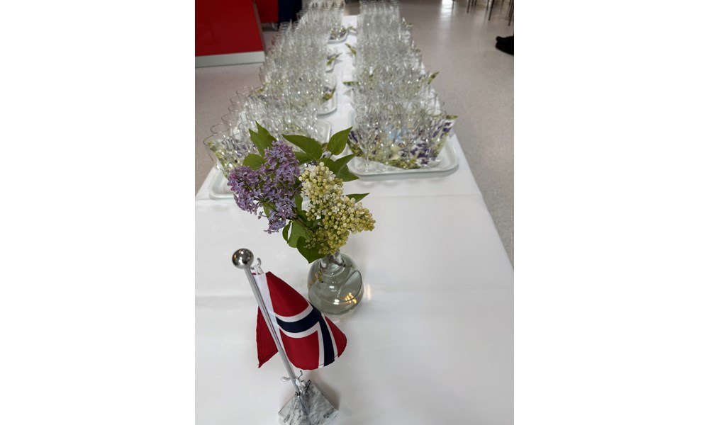 Avslutning VG3 12.06.25, servering. Foto: Steinkjer vgs