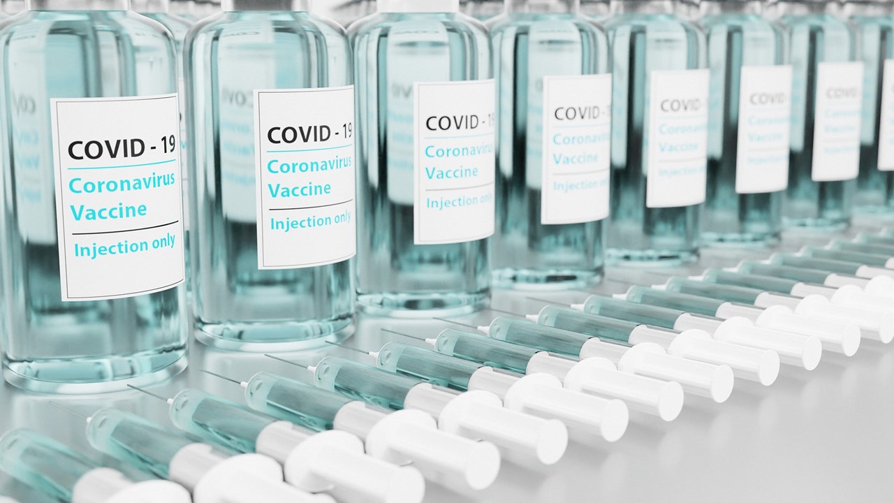 vaccine-g4c7ce8a1f_1920.jpg