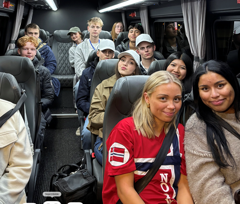 En herlig gjeng fra Vg2 Salg service og reiseliv