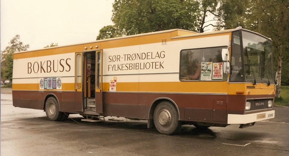 Bokbuss_brun.jpg