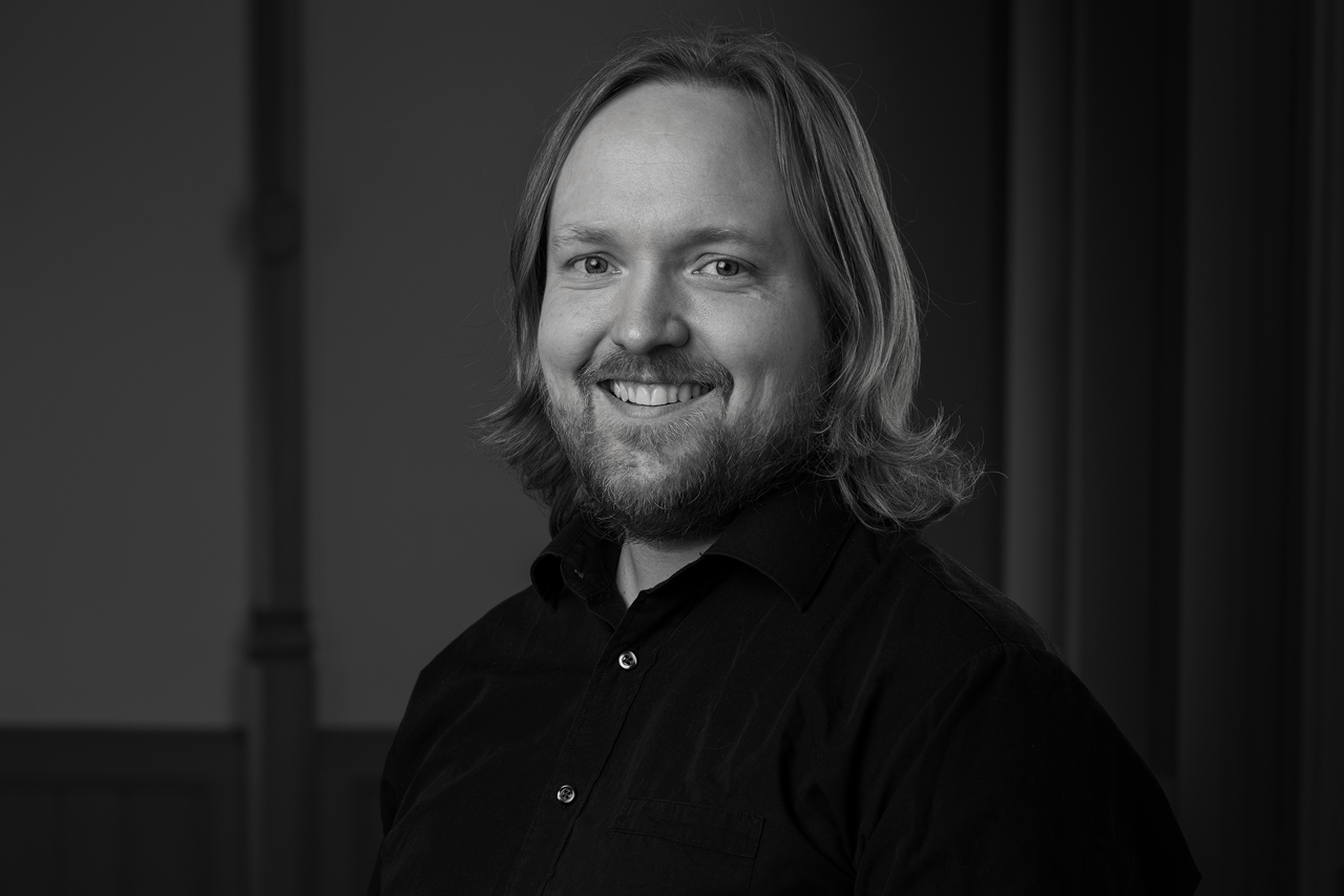 Kjell Magne liggende s_v.png