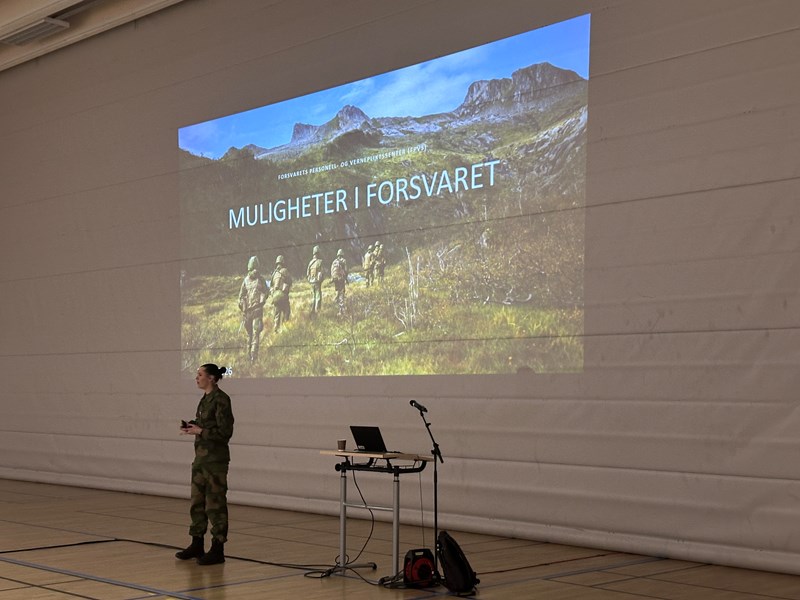 Bildet viser en PowerPoint-presentasjon om muligheter i Forsvaret.