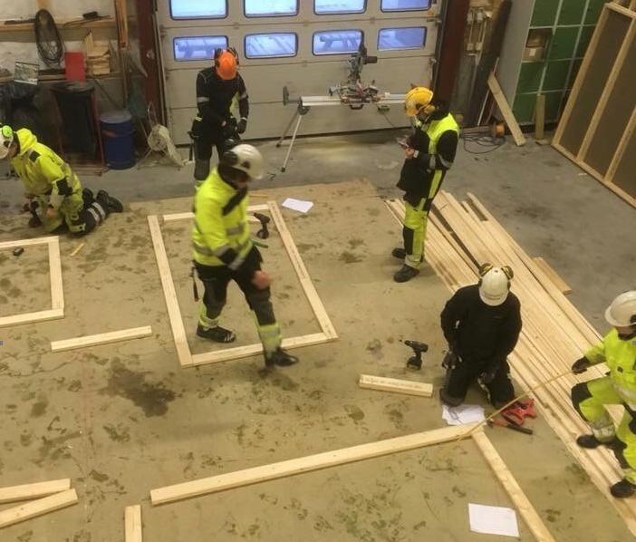 Elever i arbeid i byggfaghallen